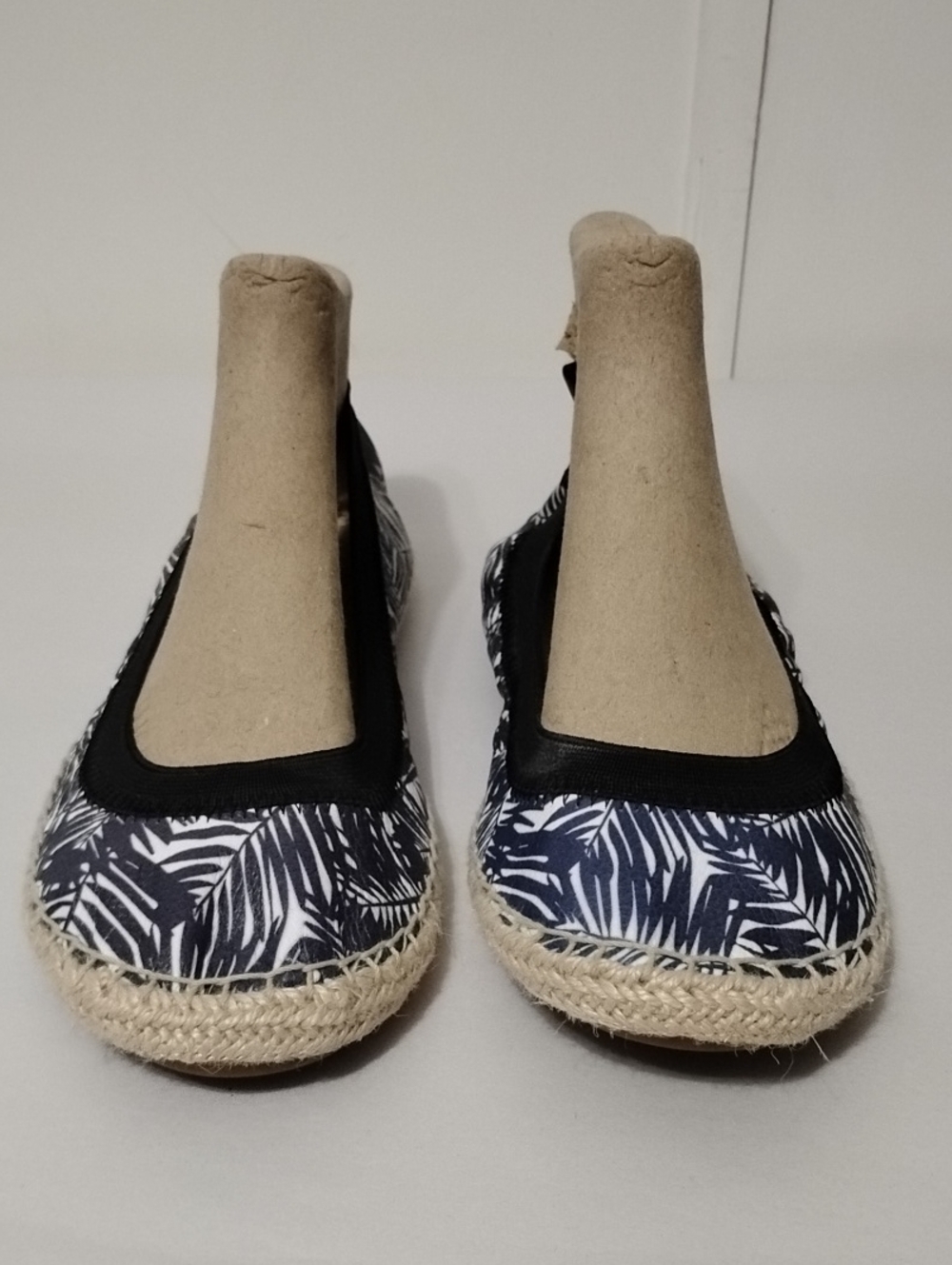 Yosi Samra Foldable Navy and White Palm-Print Espadrille Flats